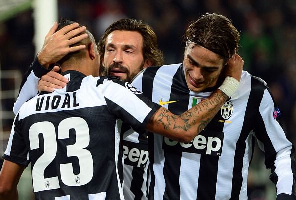 Juventus' midfielder of Chile  Arturo Vidal (L) celebrates after scoring with midfielder Andrea Pirlo (C)
